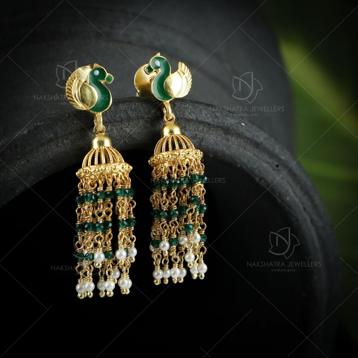 Buy Priyaasi Women Red Beads Kundan Gold Plated Jhumka Earrings Online at  Best Price | Distacart